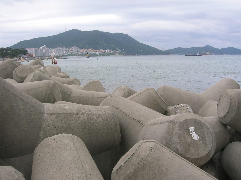 I stole Banksy No.26, Busan Beach, Korea, picture by Tassilo Kaiser